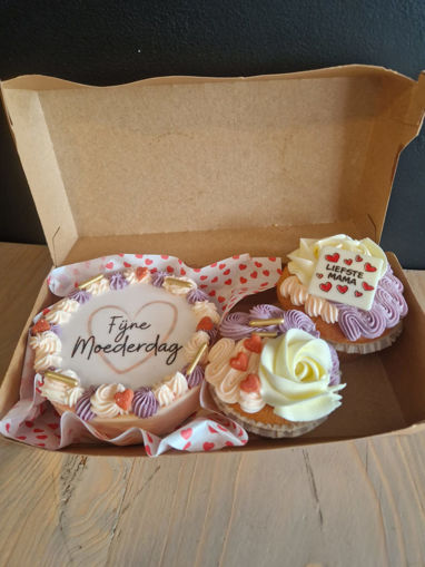 Afbeelding van Moederdagtaartje inclusief 2 cupcakes