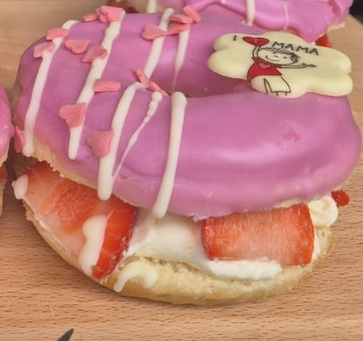 Afbeelding van Gevulde aardbeien donut